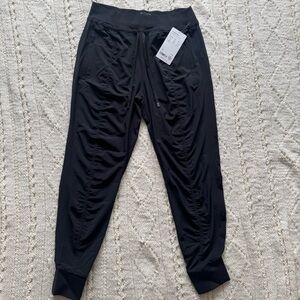 ATHLETA Attitude Pant, Size 8, Black